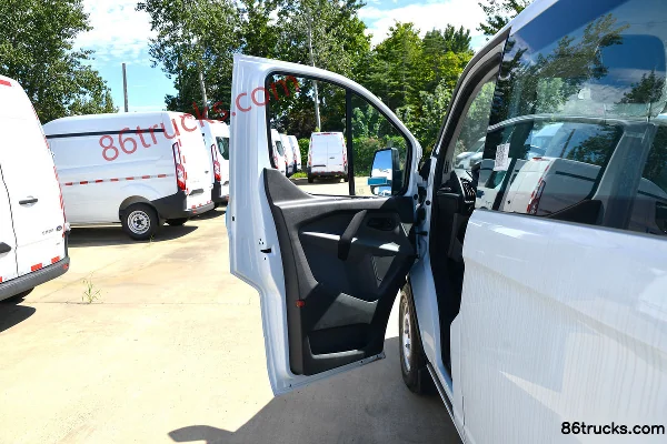 JMC New Transit 122hp 5-Seat 2.0T Diesel Low Roof Multi-Purpose Passenger Vehicle (China VI) Cab (1) | 86Trucks