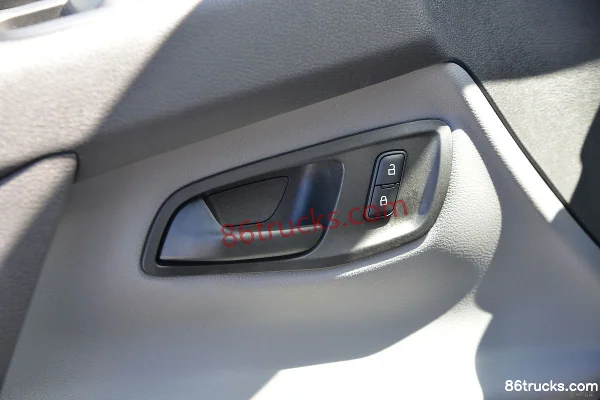 JMC New Transit 122hp 3-Seat 2.0T Diesel High Roof Panel Van (China VI) Cab (3) | 86Trucks