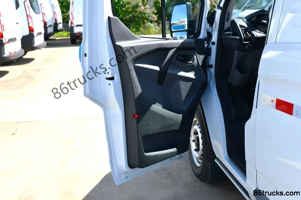 JMC New Transit 122hp 3-Seat 2.0T Diesel High Roof Panel Van (China VI) Cab (2) | 86Trucks