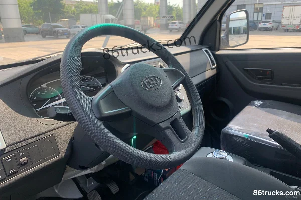 NanJun Ruishuai F Series Deluxe Edition 3.5T 3.8m single-row pure electric flatbed micro truck 55.7kWh 4X2(6 wheels) Interior (2) | 86Trucks