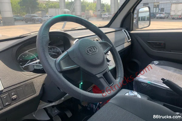 NanJun Ruishuai F Series 3.5T 3.8m single-row pure electric barn-style micro truck 55.7kWh 4X2(6 wheels) Interior (2) | 86Trucks