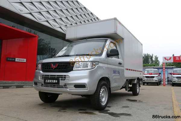 Wuling Rongguang New Card 2L Gasoline 136hp 4X2(6 wheels) 5-speed 2.31m Double Row Van Mini Truck Exterior (3) | 86Trucks