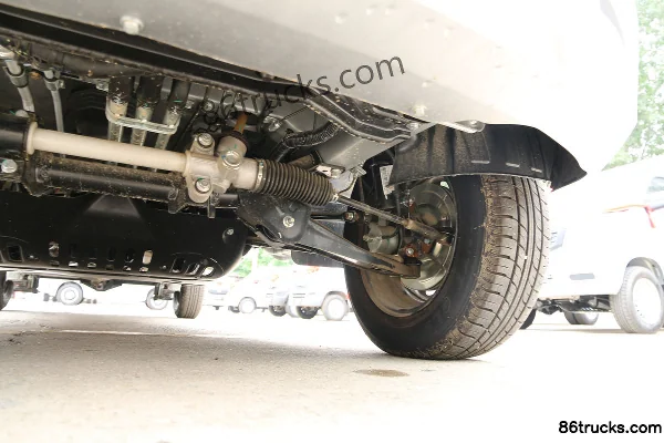 Wuling Rongguang New Card 2L Gasoline 136hp 4X2(6 wheels) 5-speed 2.31m Double Row Van Mini Truck Chassis (3) | 86Trucks