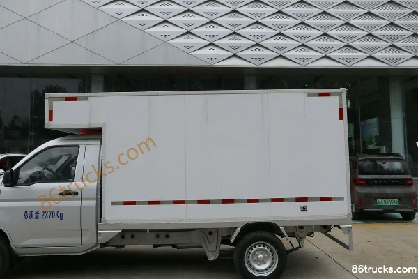 Wuling Rongguang New Card 2L Gasoline 136hp 4X2(6 wheels) 5-speed 2.31m Double Row Van Mini Truck Body (1) | 86Trucks
