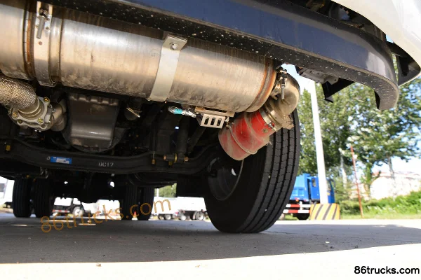 Dongfeng Huashen DV3 165hp 4X2(6 wheels) Fuel Tanker Truck (Zhuanwei Brand) Chassis (3) | 86Trucks