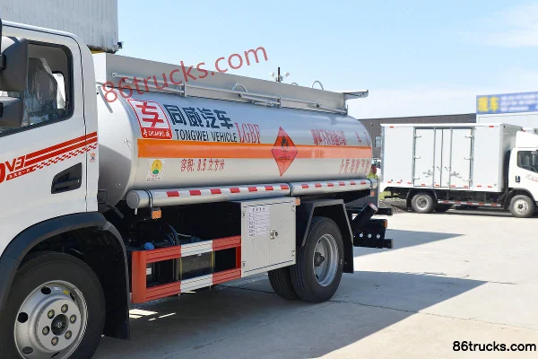 Dongfeng Huashen DV3 165hp 4X2(6 wheels) Fuel Tanker Truck (Zhuanwei Brand) Body (1) | 86Trucks