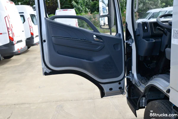 JMC Kaiyun+ Wide Body 129 hp 4X2(6 wheels) 4.2m Single Row Van Light Truck (China VI) Cab (2) | 86Trucks