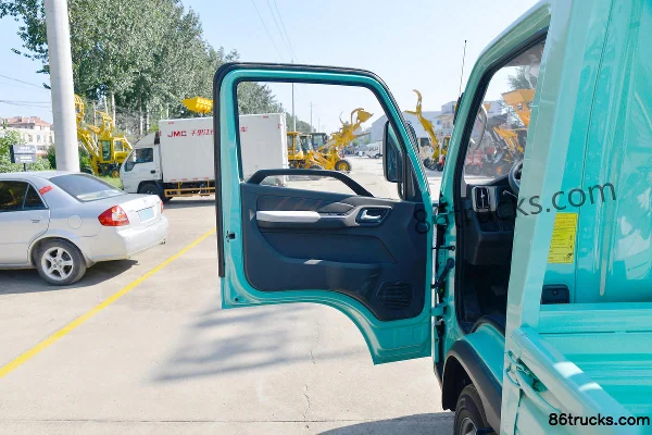 Foton Auman M Card 158hp 4X2(6 wheels) 3.815m Single Row Flatbed Light Truck (China VI) Cab (1) | 86Trucks