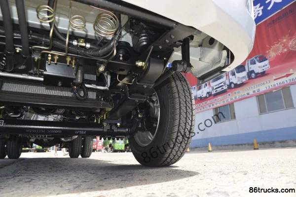 Heibao Auto Express Leopard 1.6L 122 hp 4X2(6 wheels) Gasoline 3.7m single-row flatbed micro truck (China VI) Chassis (3) | 86Trucks