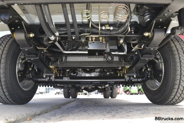 Heibao Auto Express Leopard 1.6L 122 hp 4X2(6 wheels) Gasoline 3.7m single-row flatbed micro truck (China VI) Chassis (1) | 86Trucks