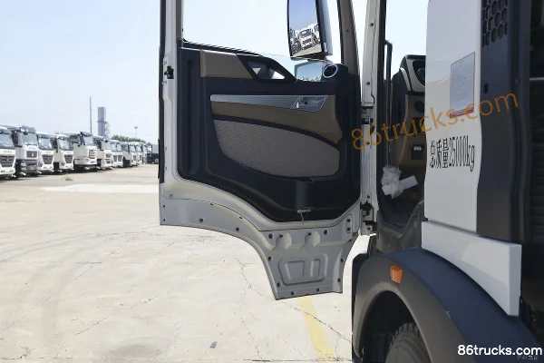 Sinotruk HOWO TX 290 ch 6X4(10 roues) camion citerne d'arrosage LNG (marque Luye) Cabine (1) | 86Trucks