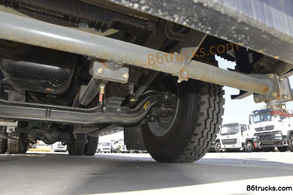 Sinotruk HOWO TX 290 ch 6X4(10 roues) camion citerne d'arrosage LNG (marque Luye) Châssis (3) | 86Trucks