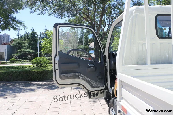 Foton Times Small Card Star 5 115hp 4X2(6 wheels) 4.2m single-row flatbed light truck Cab (1) | 86Trucks