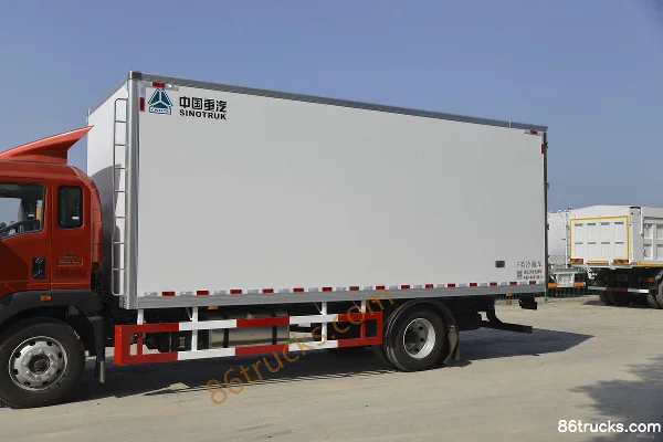 Sinotruk HOWO G5X 220 hp 4X2(6 wheels) Sleeper cab refrigerated truck (Lvye brand) Body (1) | 86Trucks