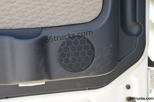 Sinotruk HOWO TX 220 hp 4X2(6 wheels) Water Sprinkler Truck (Luye Brand) Cab (3) | 86Trucks