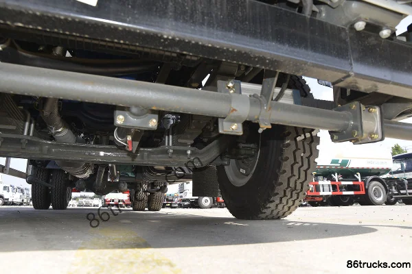 Sinotruk HOWO TX 220 hp 4X2(6 wheels) Water Sprinkler Truck (Luye Brand) Chassis (3) | 86Trucks