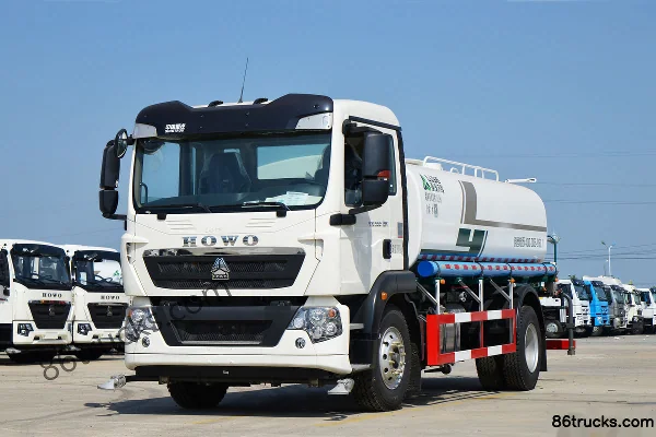 Sinotruk HOWO TX 220 hp 4X2(6 wheels) Water Sprinkler Truck (Luye Brand) Exterior (3) | 86Trucks