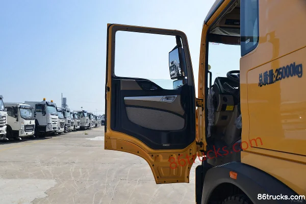 Sinotruk HOWO TX 350 hp 6X4(10 wheels) Snow removal truck (Lvye brand) Cab (1) | 86Trucks
