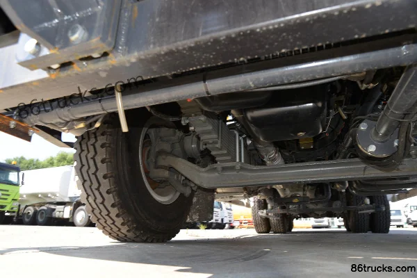 Sinotruk HOWO TX 350 hp 6X4(10 wheels) Snow removal truck (Lvye brand) Chassis (2) | 86Trucks