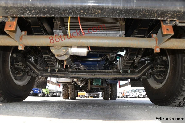 Sinotruk HOWO G5X 220 hp 4X2(6 wheels) Water Sprinkler Truck (Lvye Brand) Chassis (1) | 86Trucks