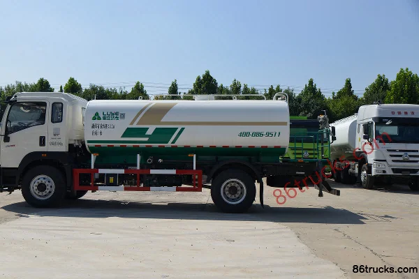 Sinotruk HOWO G5X 220 hp 4X2(6 wheels) Water Sprinkler Truck (Lvye Brand) Body (2) | 86Trucks