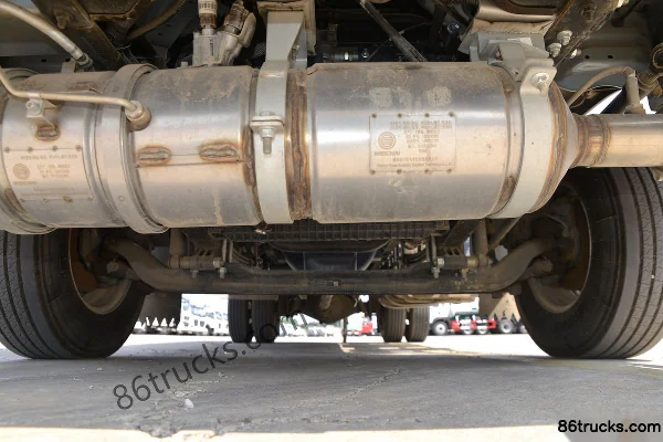 Sinotruk HOWO Hanjiang 130 hp 4X2(6 wheels) Oil Tank Truck (Luye Brand) Chassis (1) | 86Trucks