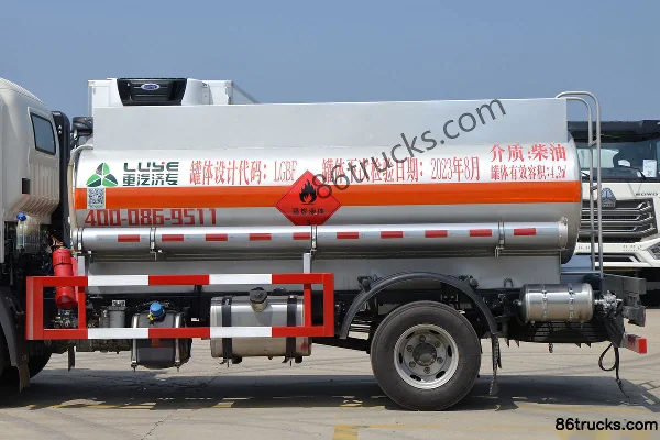 Sinotruk HOWO Hanjiang 130 hp 4X2(6 wheels) Oil Tank Truck (Luye Brand) Body (2) | 86Trucks