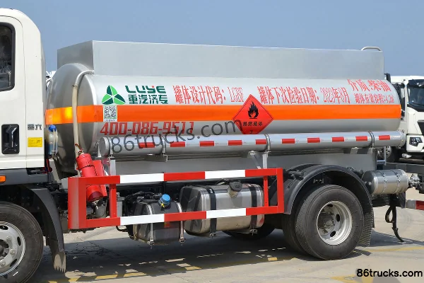Sinotruk HOWO Hanjiang 130 hp 4X2(6 wheels) Oil Tank Truck (Luye Brand) Body (1) | 86Trucks