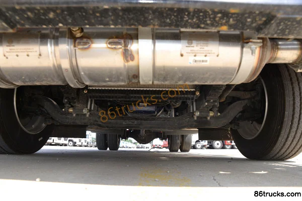 Sinotruk HOWO Hanjiang 160 hp 4X2(6 wheels) Tank Truck (Lvye Brand) Chassis (1) | 86Trucks