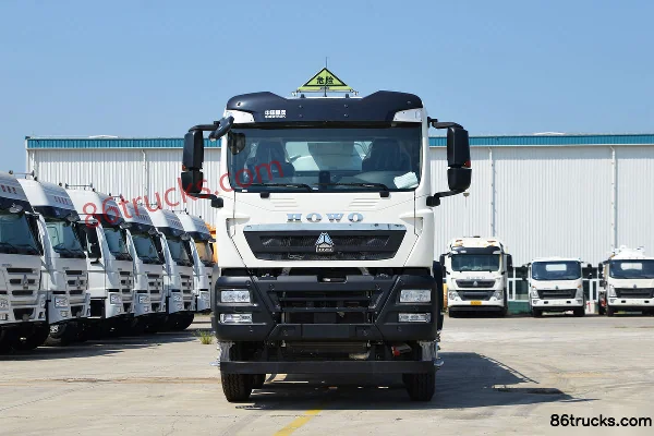 Sinotruk HOWO TX7 350hp 8X4(12 wheels) flammable liquid tanker (Lvye brand) Exterior (2) | 86Trucks