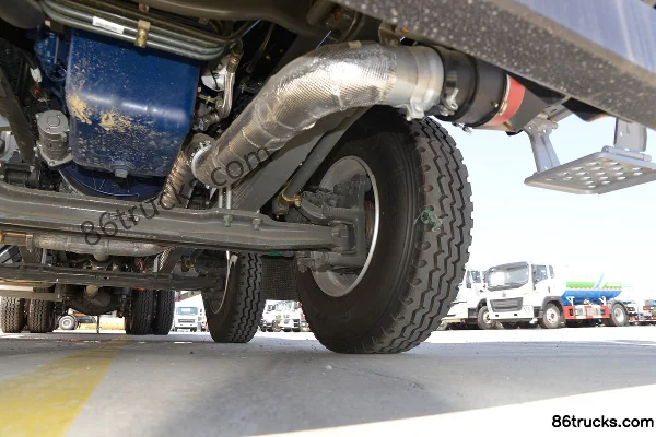 Sinotruk HOWO TX7 350hp 8X4(12 wheels) flammable liquid tanker (Lvye brand) Chassis (3) | 86Trucks