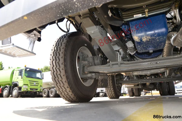 Sinotruk HOWO TX7 350hp 8X4(12 wheels) flammable liquid tanker (Lvye brand) Chassis (2) | 86Trucks