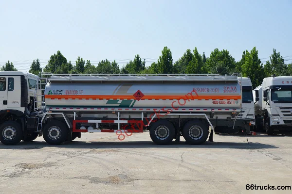Sinotruk HOWO TX7 350hp 8X4(12 wheels) flammable liquid tanker (Lvye brand) Body (2) | 86Trucks
