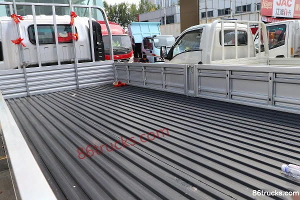 Kama Kaijie M3 2.5L CNG 138 hp 4X2(6 wheels) 5-Speed 4.16m Single-Row Flatbed Light Truck Body (2) | 86Trucks