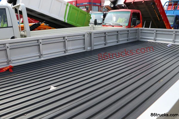 Kama Kaijie M3 2.5L CNG 138 hp 4X2(6 wheels) 5-Speed 4.16m Single-Row Flatbed Light Truck Body (1) | 86Trucks