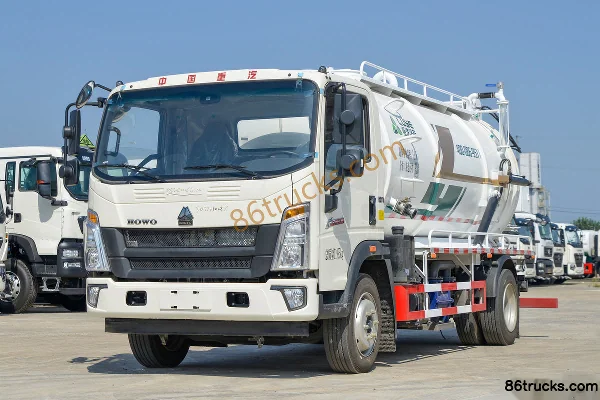 Sinotruk HOWO Hanjiang 160hp 4X2(6 wheels) Vacuum Truck (Lvye Brand) Exterior (3) | 86Trucks