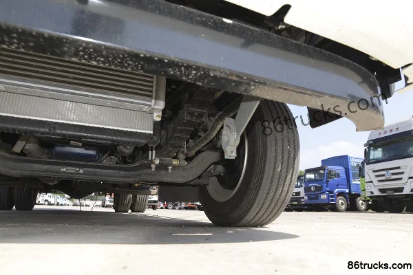 Sinotruk HOWO Hanjiang 160hp 4X2(6 wheels) Vacuum Truck (Lvye Brand) Chassis (3) | 86Trucks