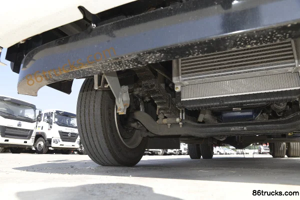 Sinotruk HOWO Hanjiang 160hp 4X2(6 wheels) Vacuum Truck (Lvye Brand) Chassis (2) | 86Trucks