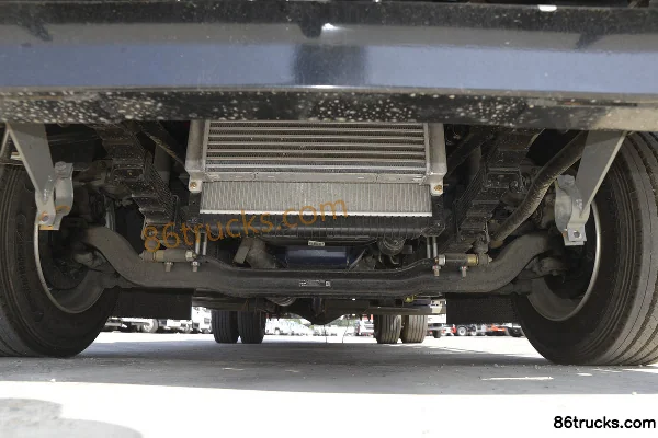 Sinotruk HOWO Hanjiang 160hp 4X2(6 wheels) Vacuum Truck (Lvye Brand) Chassis (1) | 86Trucks