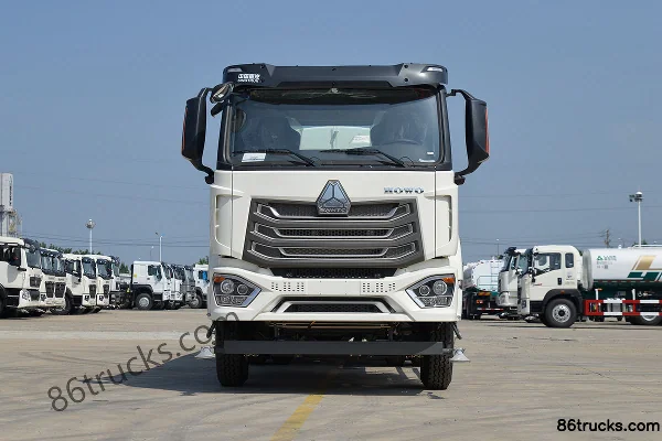 Sinotruk HOWO N5G 310hp 6X4(10 wheels) Water Sprinkler Truck (Lvye Brand) Exterior (2) | 86Trucks