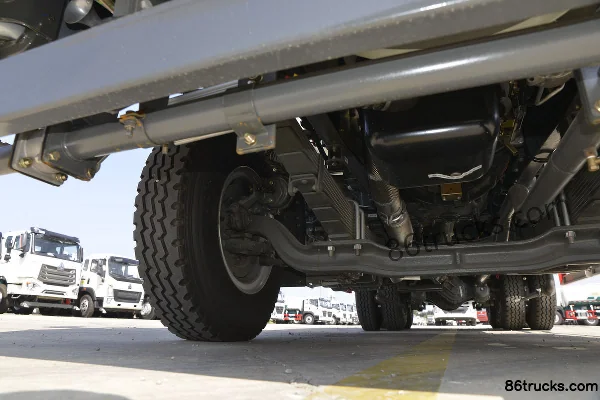 Sinotruk HOWO N5G 310hp 6X4(10 wheels) Water Sprinkler Truck (Lvye Brand) Chassis (2) | 86Trucks