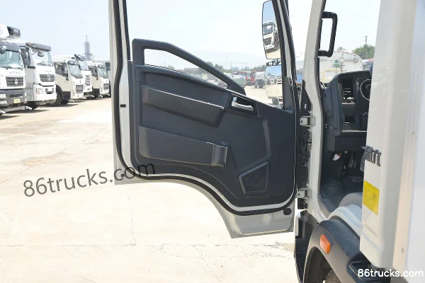 Sinotruk HOWO Hanjiang 130 ch 4X2(6 roues) camion frigorifique 4 m (China VI) (marque Luye) Cabine (2) | 86Trucks