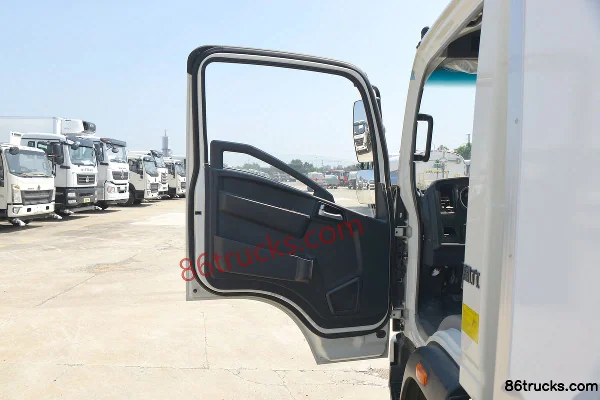 Sinotruk HOWO Hanjiang 130 ch 4X2(6 roues) camion frigorifique 4 m (China VI) (marque Luye) Cabine (1) | 86Trucks