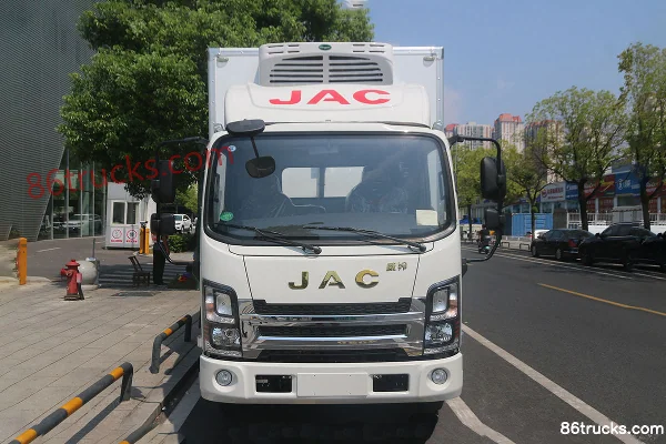 JAC Weiling K5 150hp 4X2(6 wheels) 4.015m Single Row Refrigerated Truck (China VI) Exterior (2) | 86Trucks