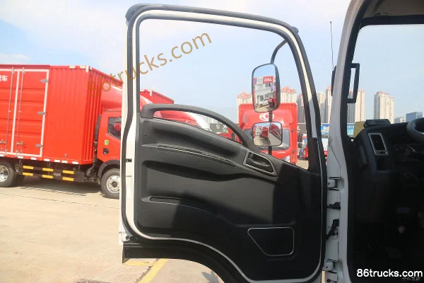 JAC Weiling K5 150hp 4X2(6 wheels) 4.015m Single Row Refrigerated Truck (China VI) Cab (1) | 86Trucks