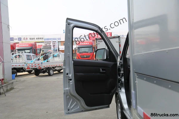 Foton Xiangling V1 1.6L 122hp 4X2(6 wheels) Gasoline 2.8m single-row wing-opening van micro truck Cab (1) | 86Trucks