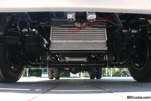 Foton Times Linghang G5 132hp 4X2(6 wheels) 3.83m Crew Cab Flatbed Light Truck Chassis (1) | 86Trucks