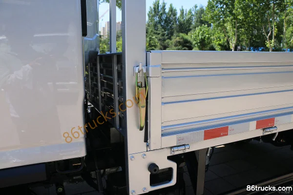 Foton Times Linghang G5 132hp 4X2(6 wheels) 3.83m Crew Cab Flatbed Light Truck Body (2) | 86Trucks