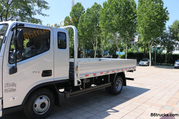 Foton Times Linghang G5 132hp 4X2(6 wheels) 3.83m Crew Cab Flatbed Light Truck Body (1) | 86Trucks