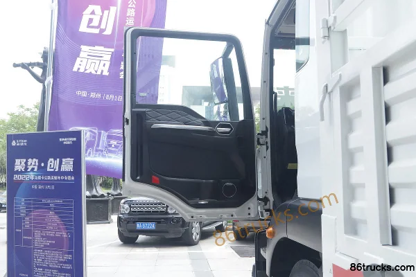 Sinotruk Sitrak G5S Luxury Edition 270hp 4X2(6 wheels) 6.8m AMT Automatic Cage Cargo Truck Cab (1) | 86Trucks